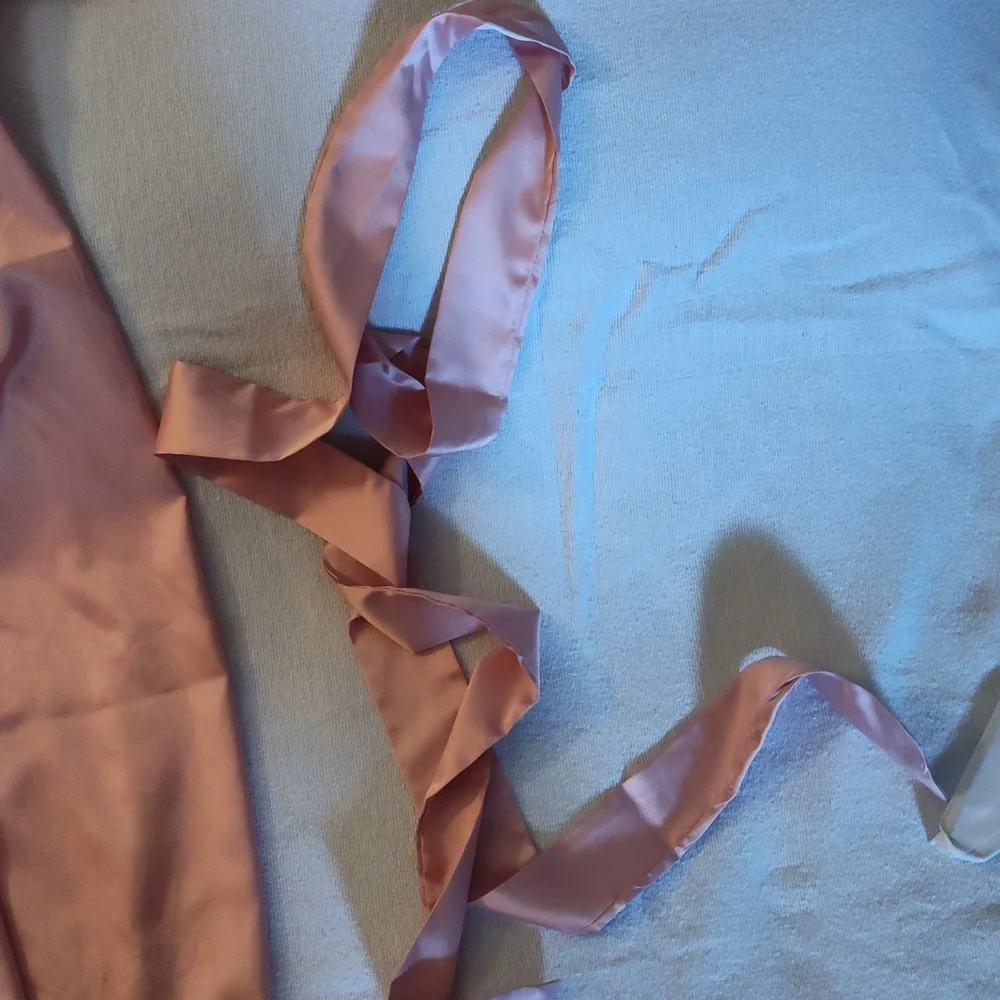 Robe - Picture 4 of 7